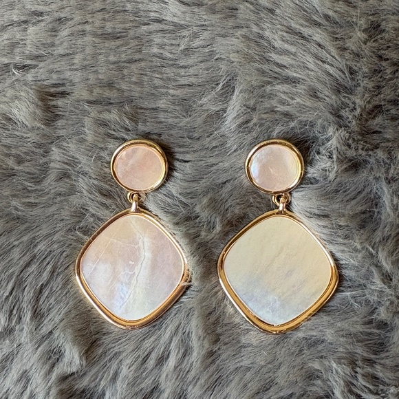 Ann Taylor-Loft Mother of Pearl Earrings - Picture 1 of 2